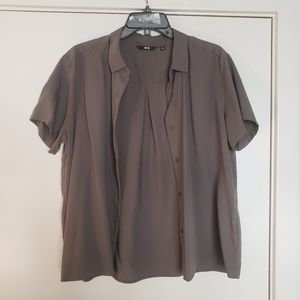 Uniqlo Taupe Short Sleeve Button Down